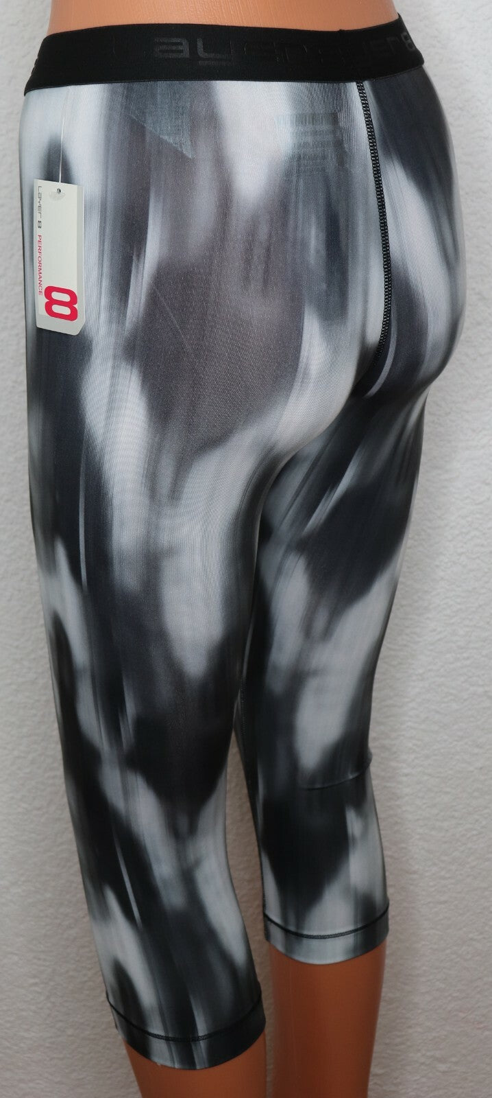 Damen Sport Fitness Leggings 3/4Capri LAYER 8 Größe S, M, L Fitnesshose Jogging